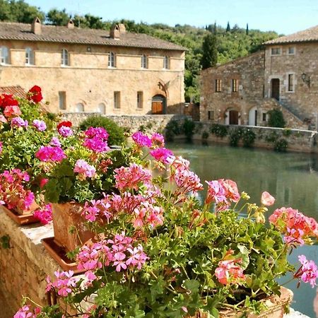 Finestra Sulla Val D'Orcia Apartment San Quirico d'Orcia Luaran gambar